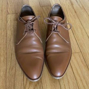 Everlane leather loafer with laces in toasted almond.  Sz 8.5womens